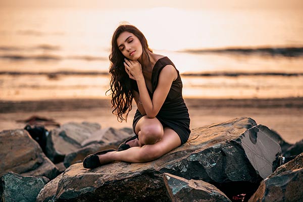 我努力挽回出轨老公，却发现他早把钱给了小三买房！